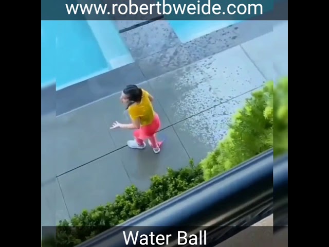 Robert B.Weide Season 4 Episode 12 – Water Ball