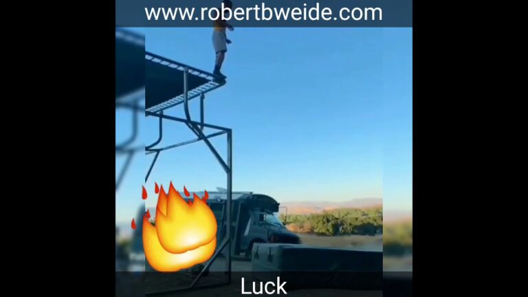 Robert B.Weide Season 8 Episode 10 – Luck